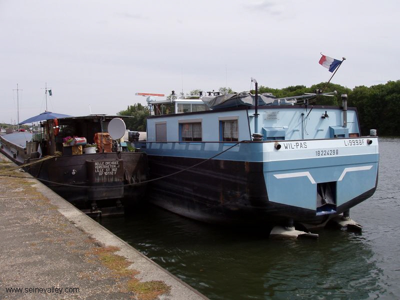 seinevalley_france_visit_conflans_barge_riverboat_pniche